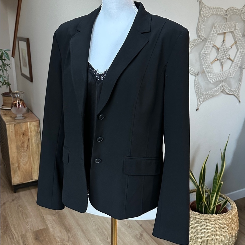 Halogen cropped three button black blazer jacket